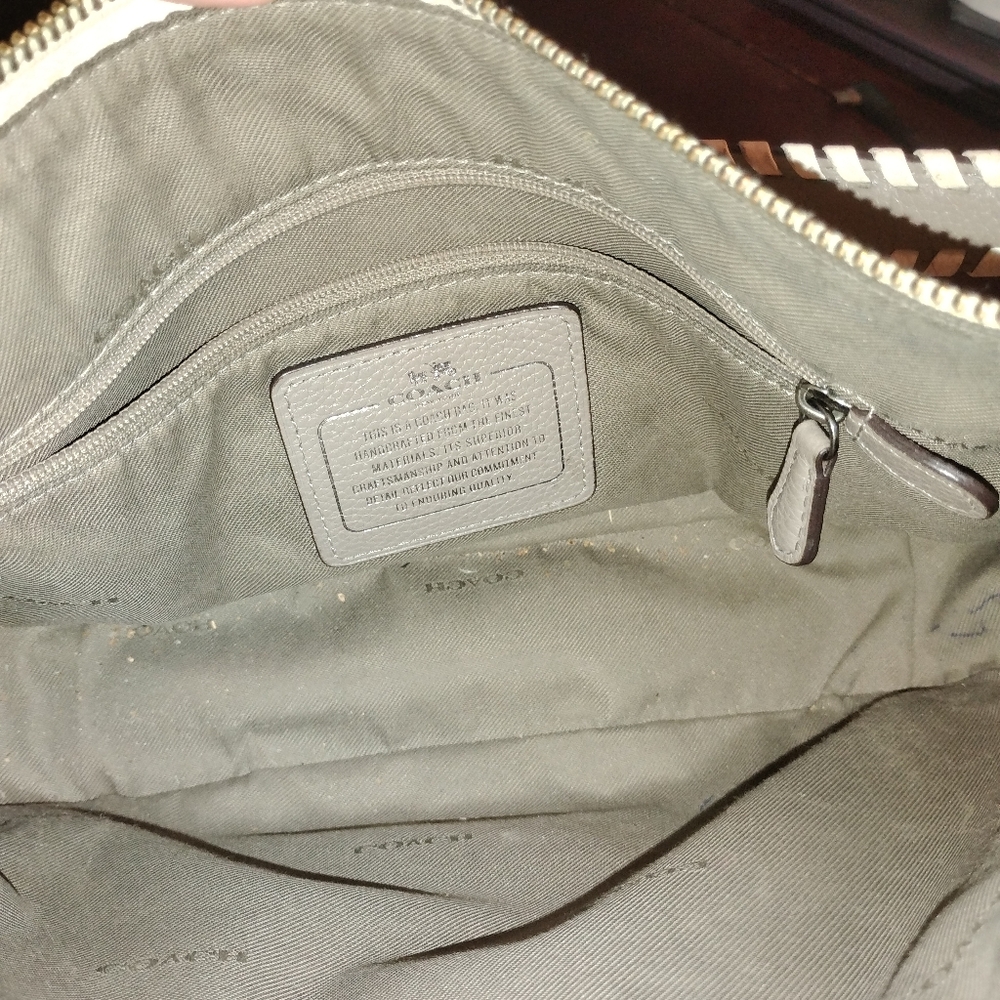 NWT Coach Nomad Fringe Hobo Chalk White Pebbled Leather & Gunmetal Hardware - Picture 4 of 6